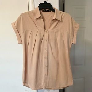 Doe & Rae Pink Short Sleeve Pleated Button Down Blouse Size Small